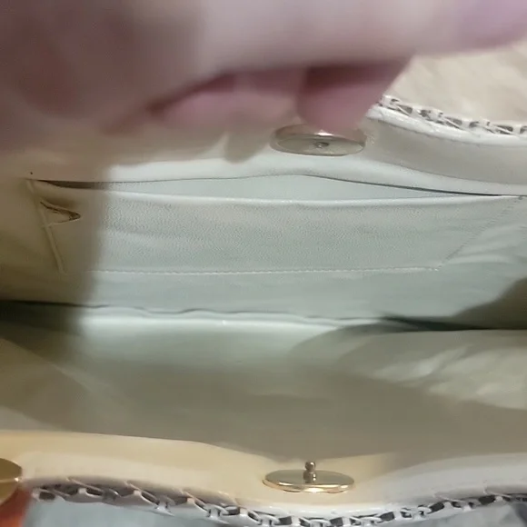 Vtg. WHITING & DAVIS MESH PURSE w/ Tortoise Lucite Handles - Picture 6 of 8